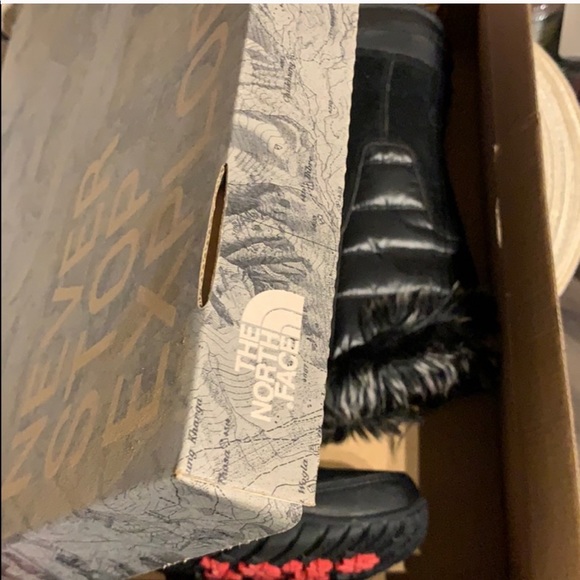 New sz 8 the North Face waterproof boots - Picture 3 of 4